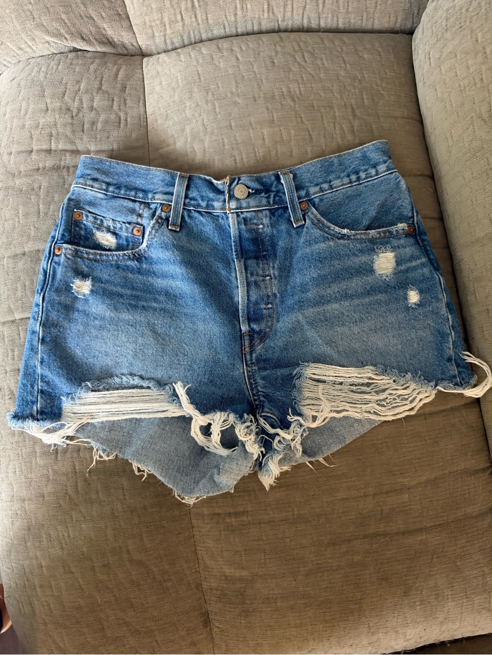 Levi’s 501 Denim Shorts Distressed Medium Wash Raw Hem Size 29